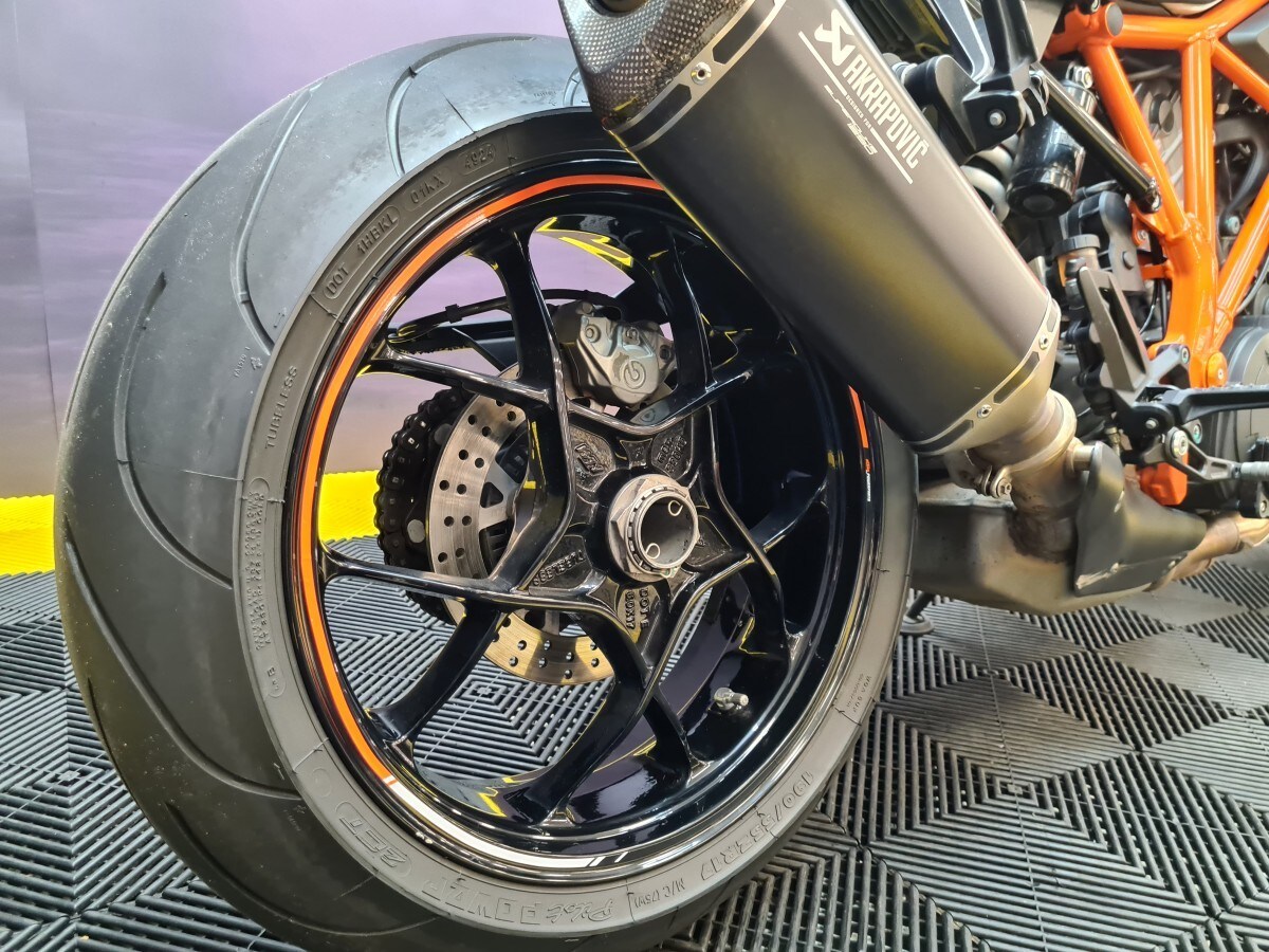 KTM 1290 SUPER DUKE R