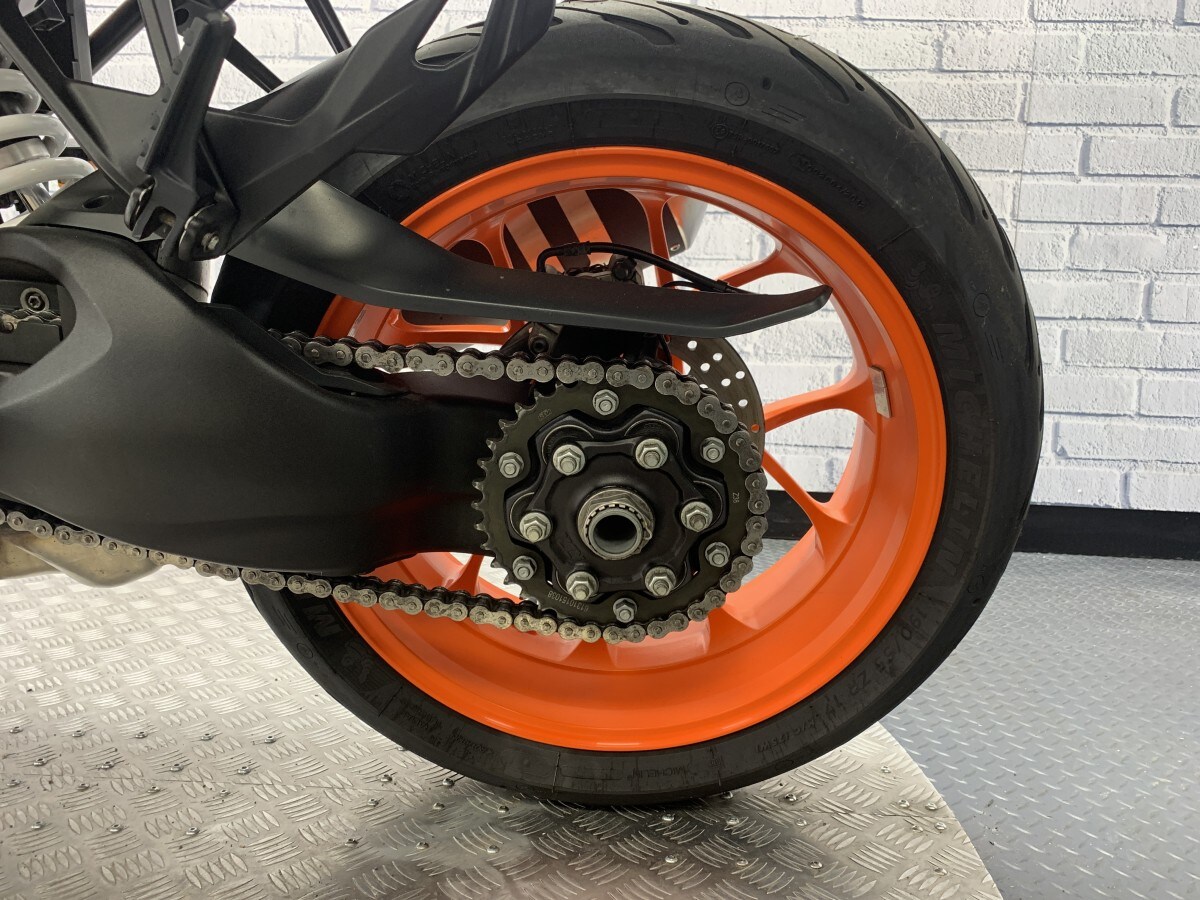 KTM 1290 SUPERDUKE GT 18