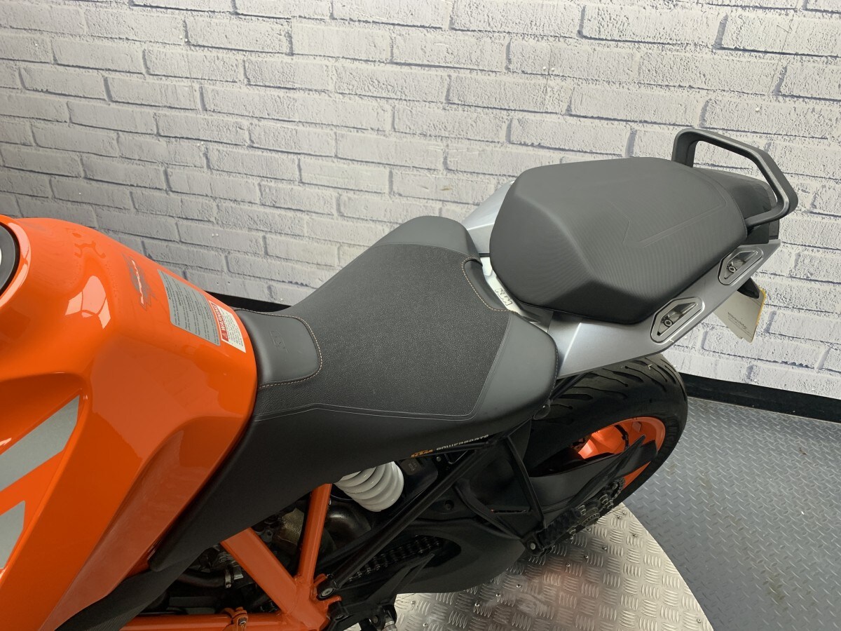 KTM 1290 SUPERDUKE GT 18