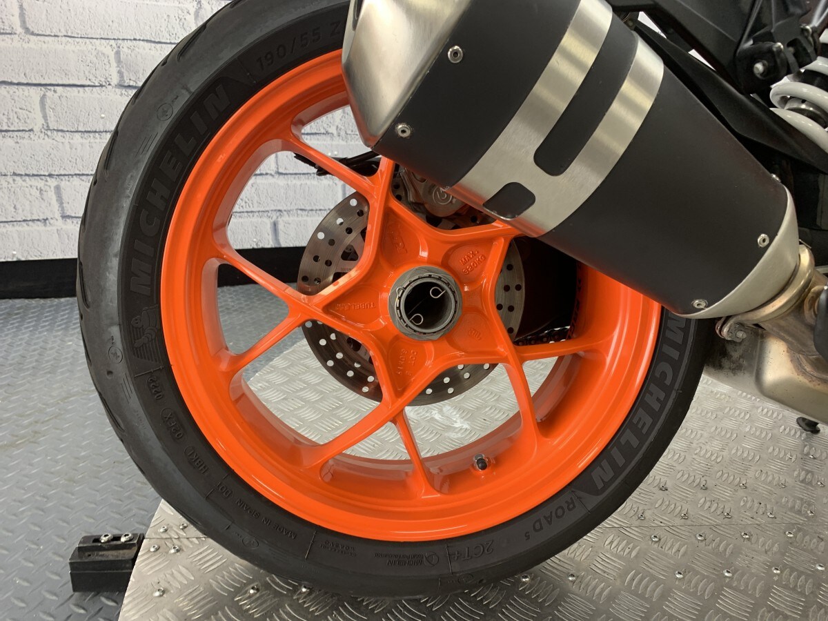 KTM 1290 SUPERDUKE GT 18