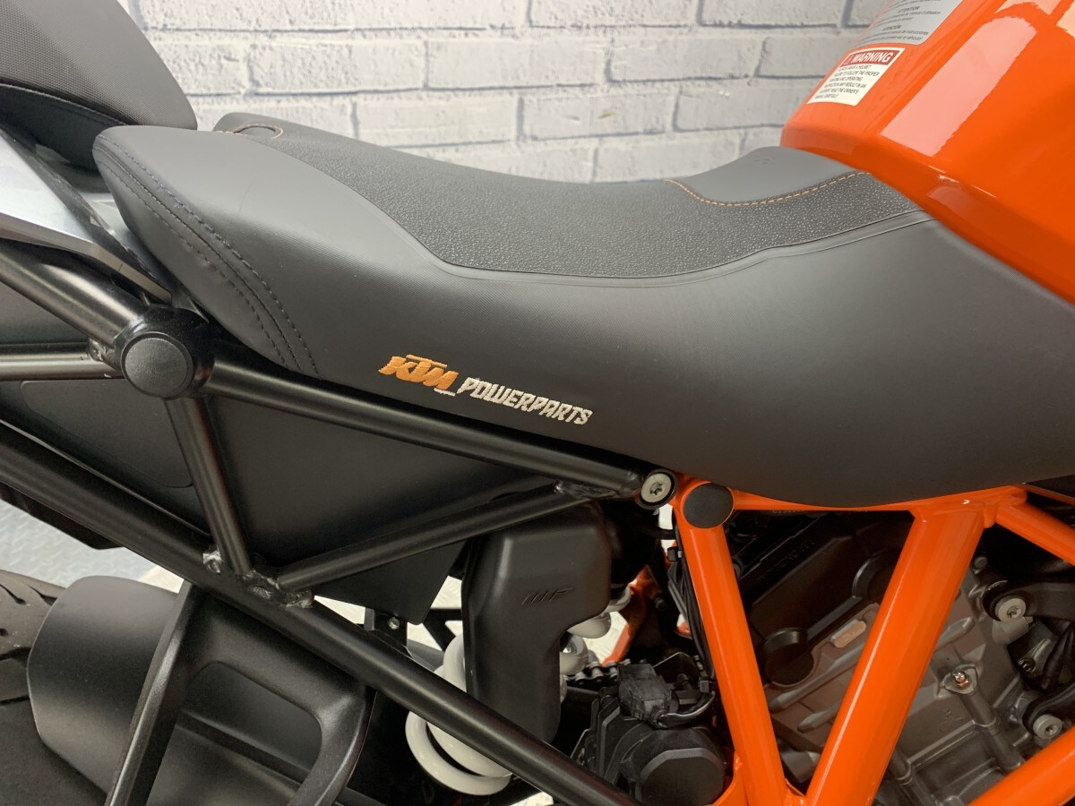 KTM 1290 SUPERDUKE GT 18