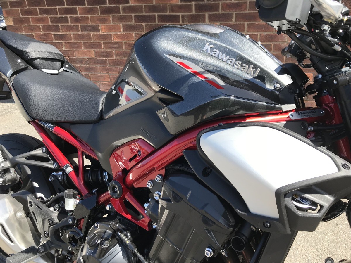 Kawasaki Z900 ZR900SSFAN