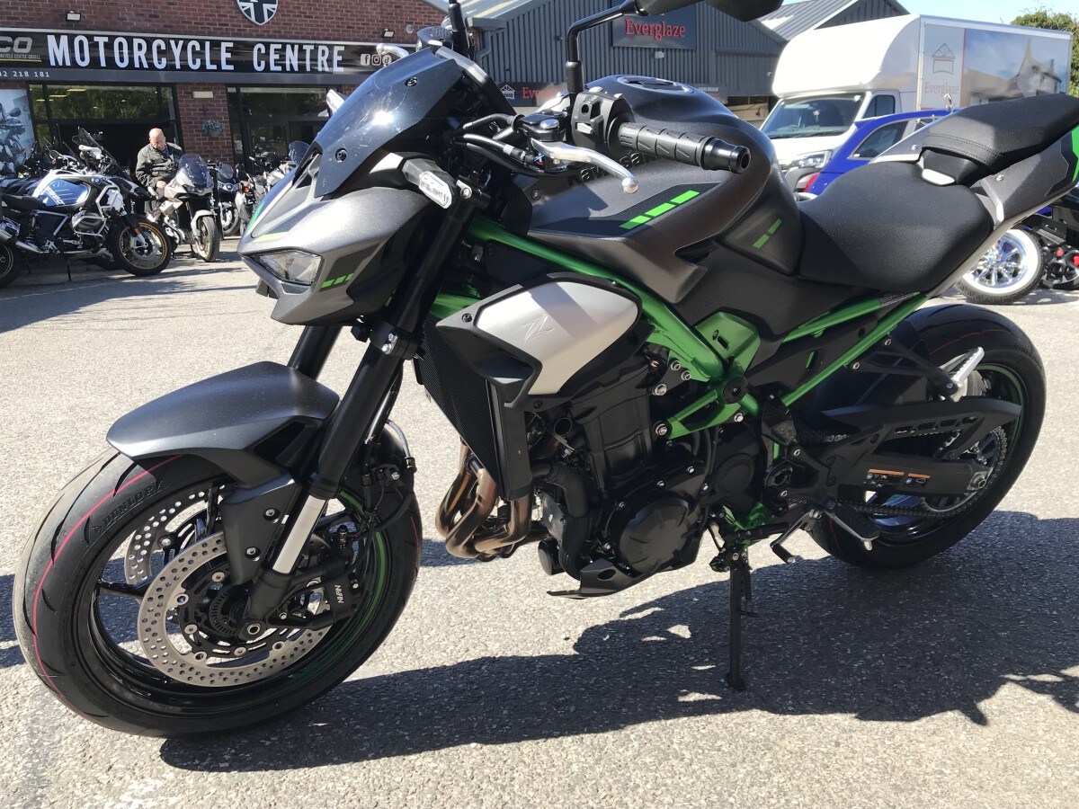 Kawasaki Z900 ZR900SSFAN
