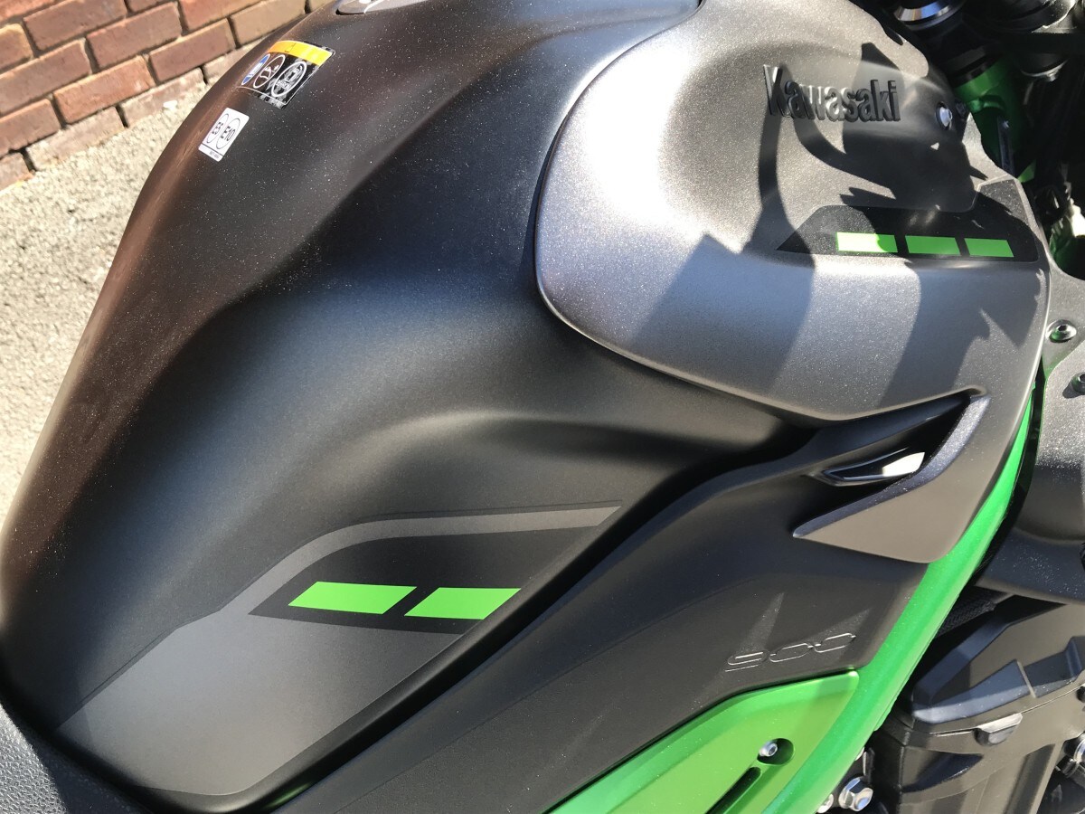 Kawasaki Z900 ZR900SSFAN