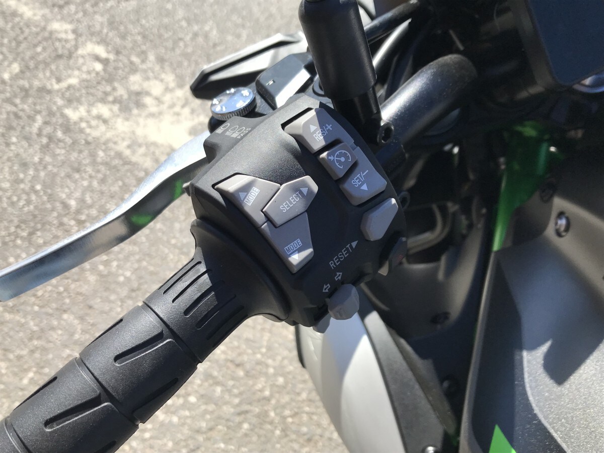 Kawasaki Z900 ZR900SSFAN