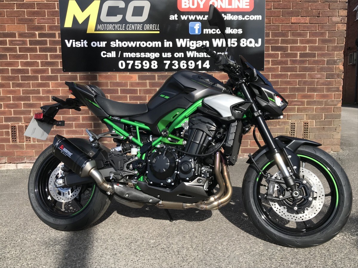 Kawasaki Z900 ZR900SSFAN