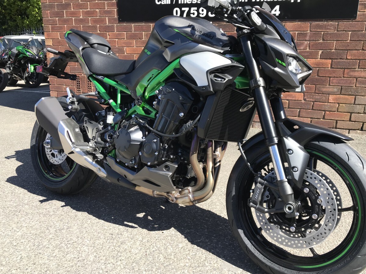 Kawasaki Z900 ZR900SSFAN