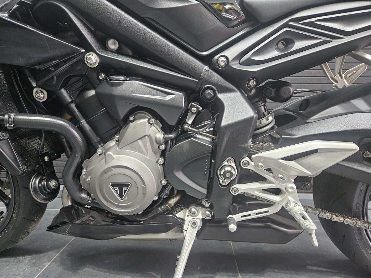 Triumph STREET TRIPLE S