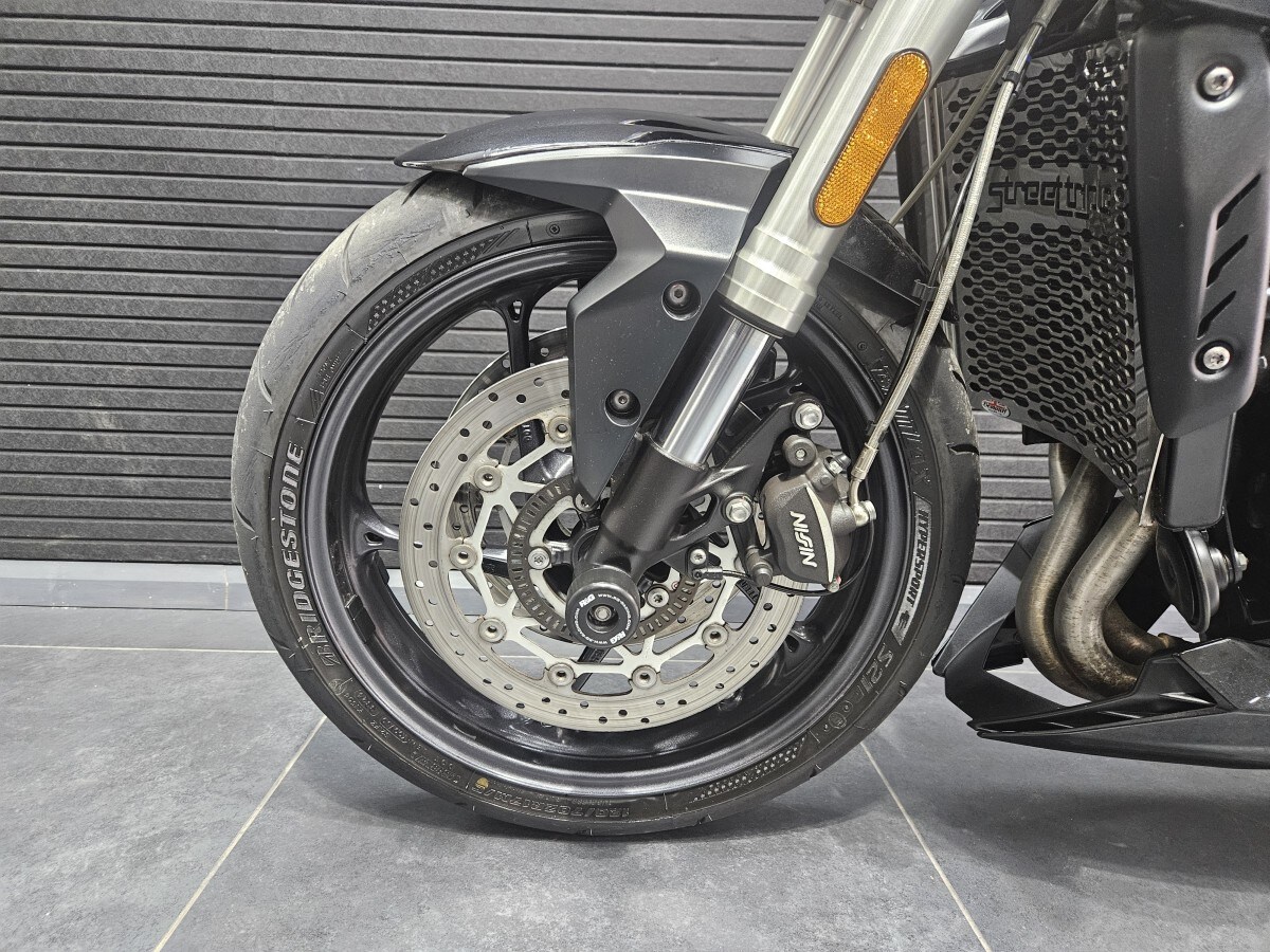 Triumph STREET TRIPLE S