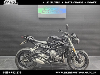 Used Triumph STREET TRIPLE S 2017 for sale - bike-78165249: Photo
