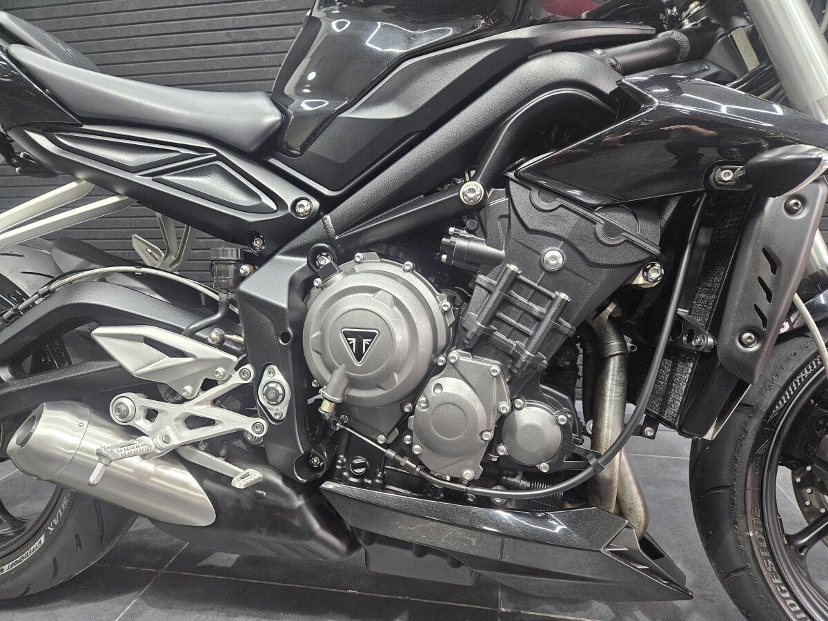 Triumph STREET TRIPLE S