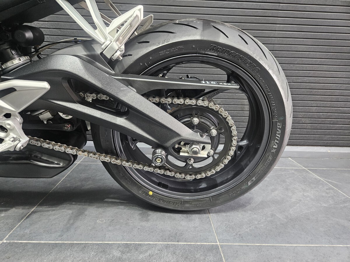 Triumph STREET TRIPLE S