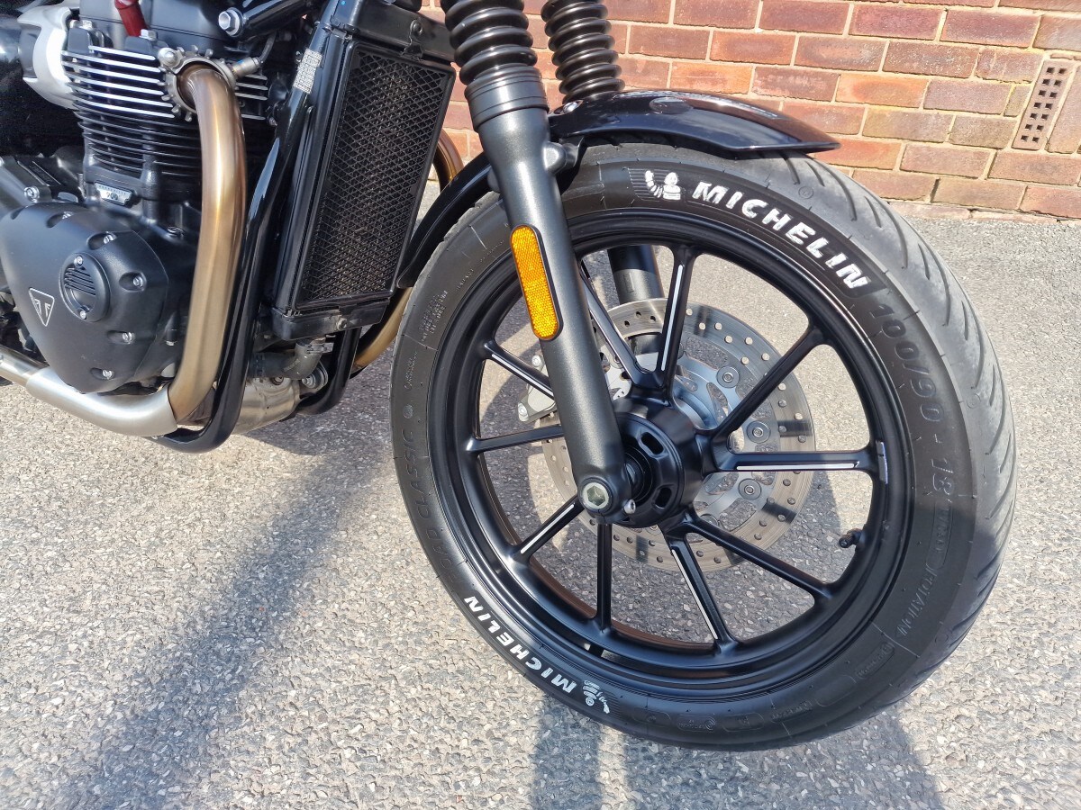 Triumph SPEED TWIN 900