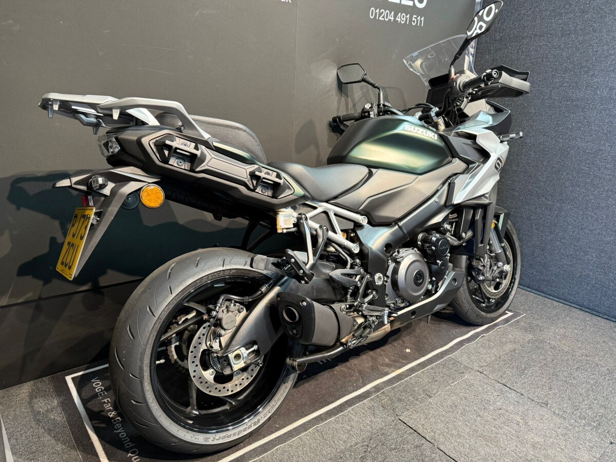 Suzuki GSX-S1000 GX+