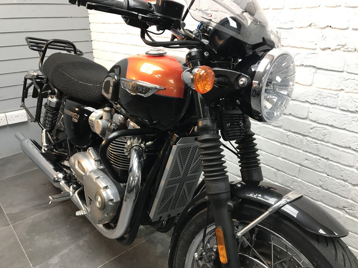 Triumph BONNEVILLE T120