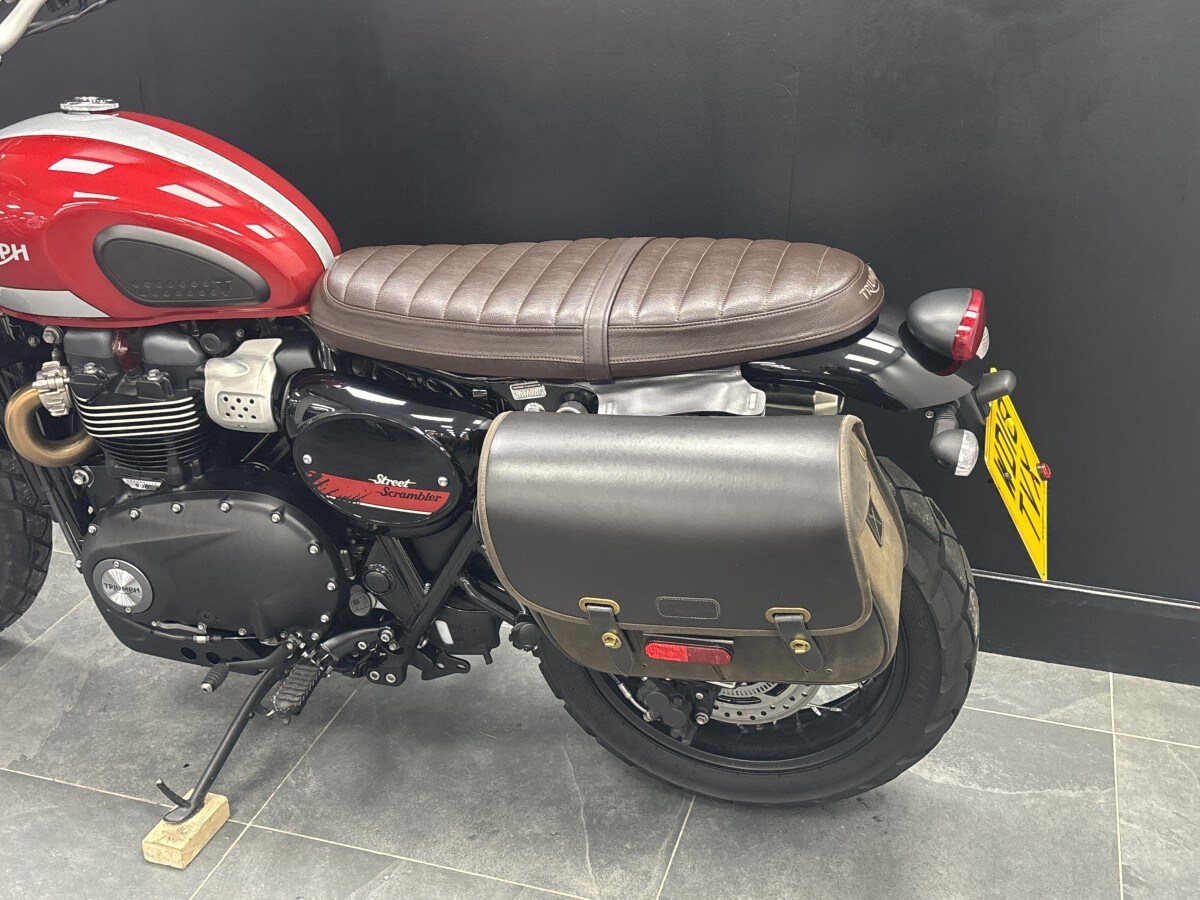 Triumph STREET SCRAMBLER 900