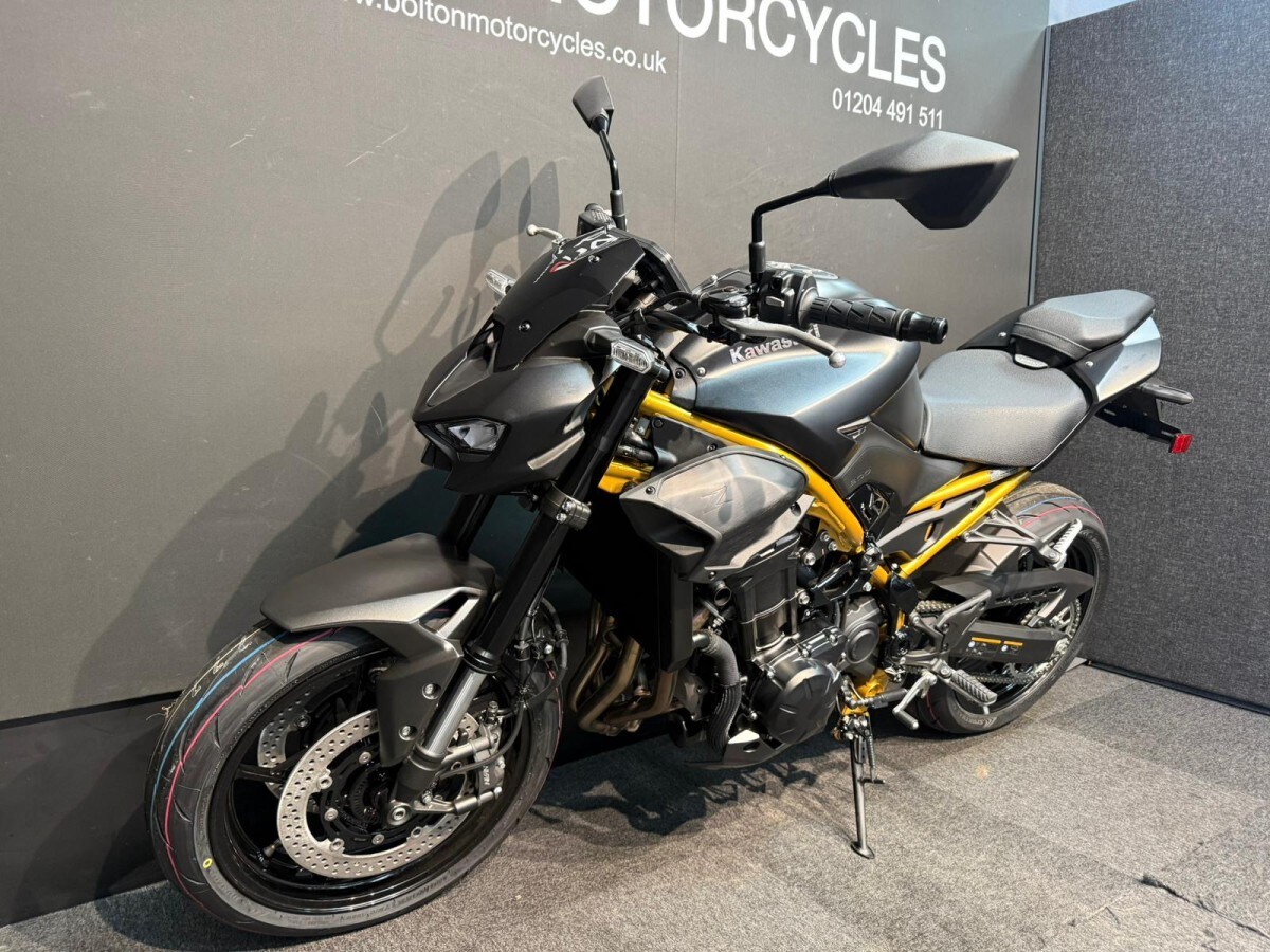 Kawasaki Z900 ZR900