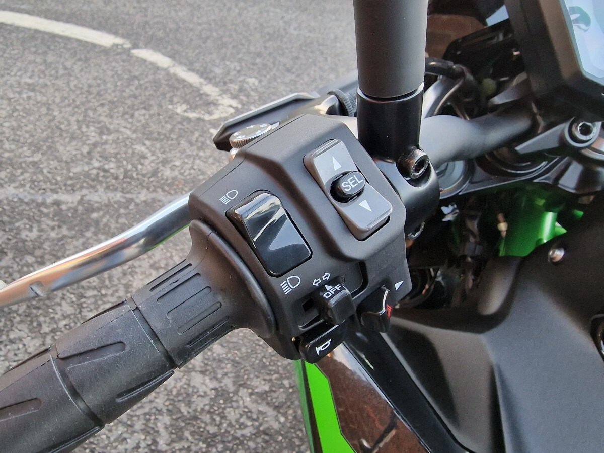 Kawasaki Z900 SE ZR900MRFNN BK2