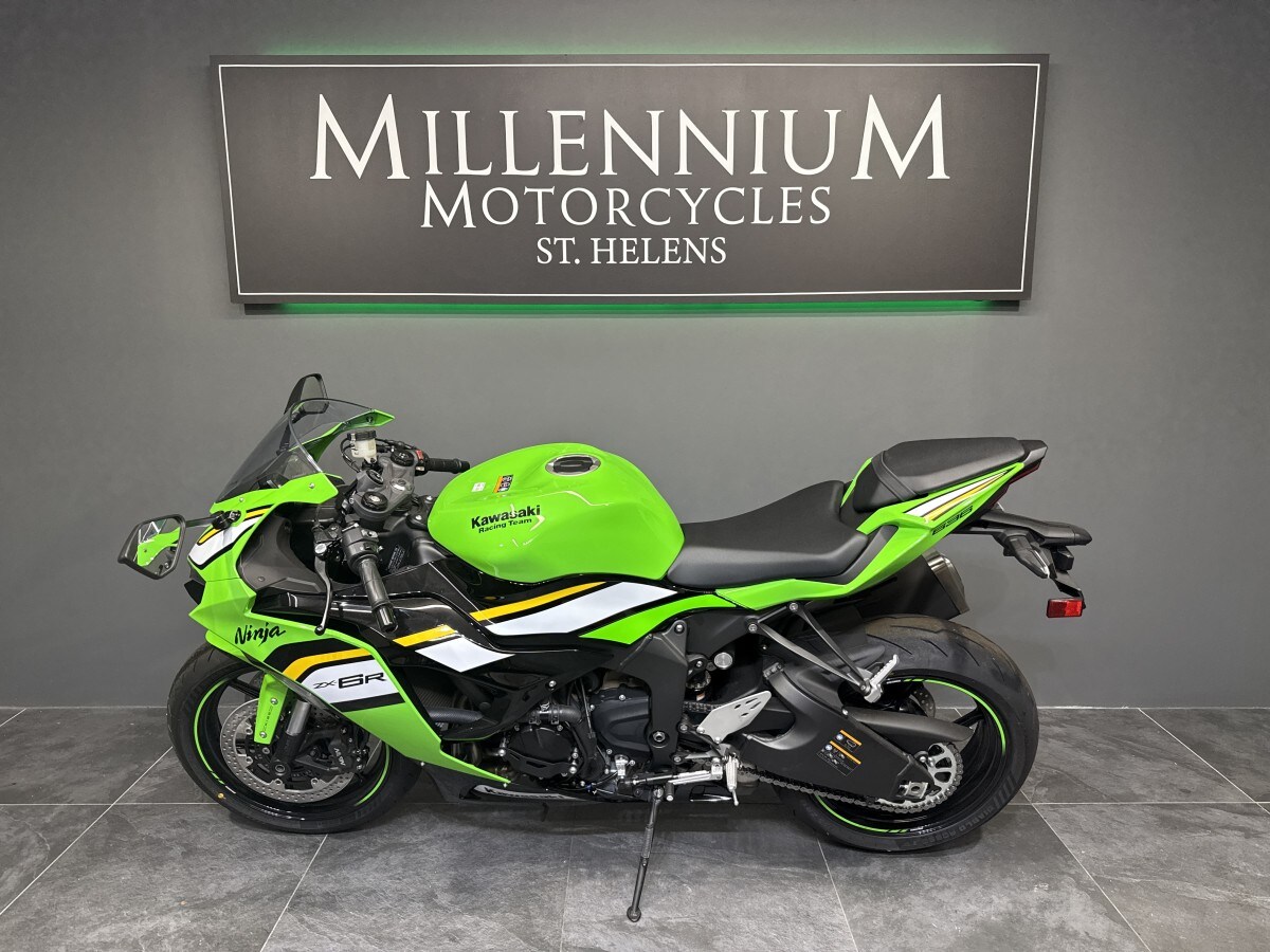 Kawasaki Ninja ZX-6R ZX636JSFAN GN1/BK1