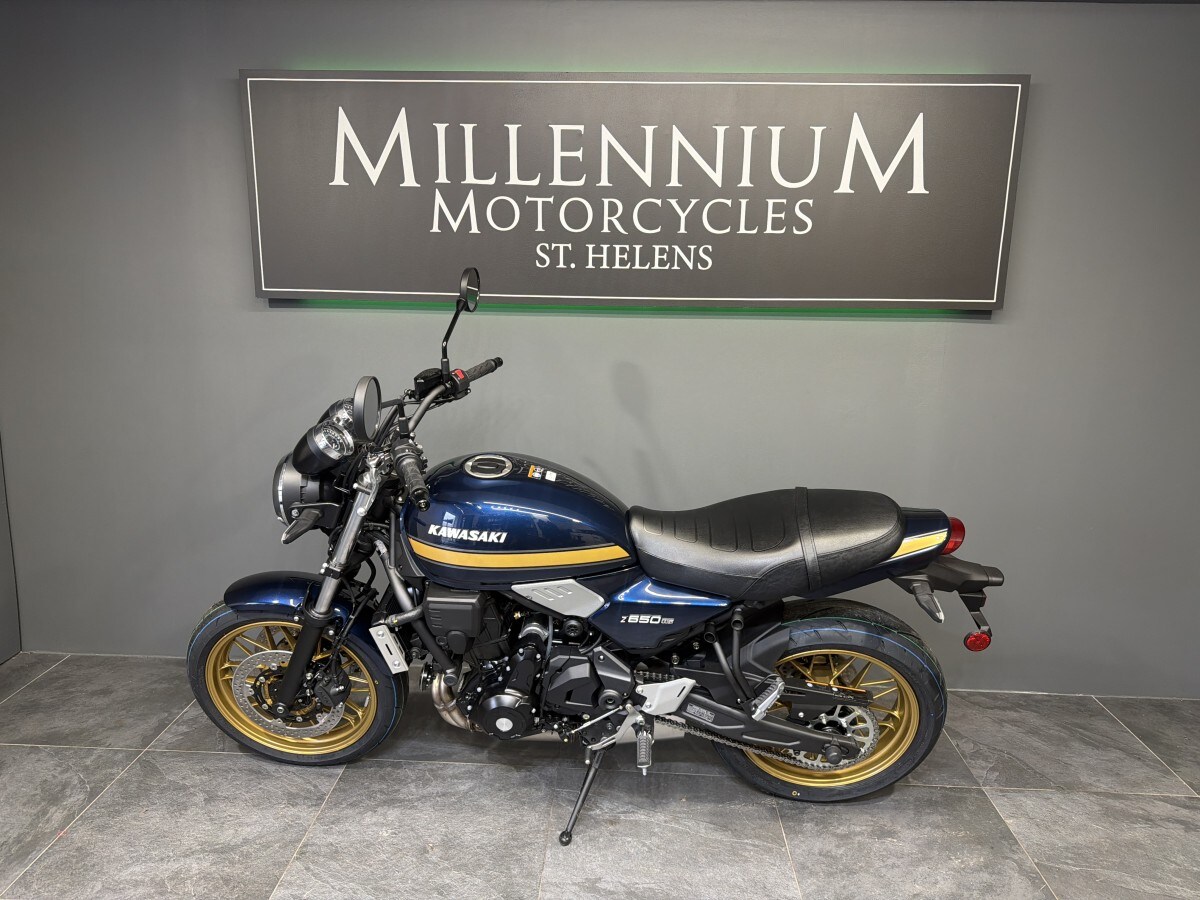 Kawasaki Z650 RS ER650RTFBB (BK1/BU1/GN1)