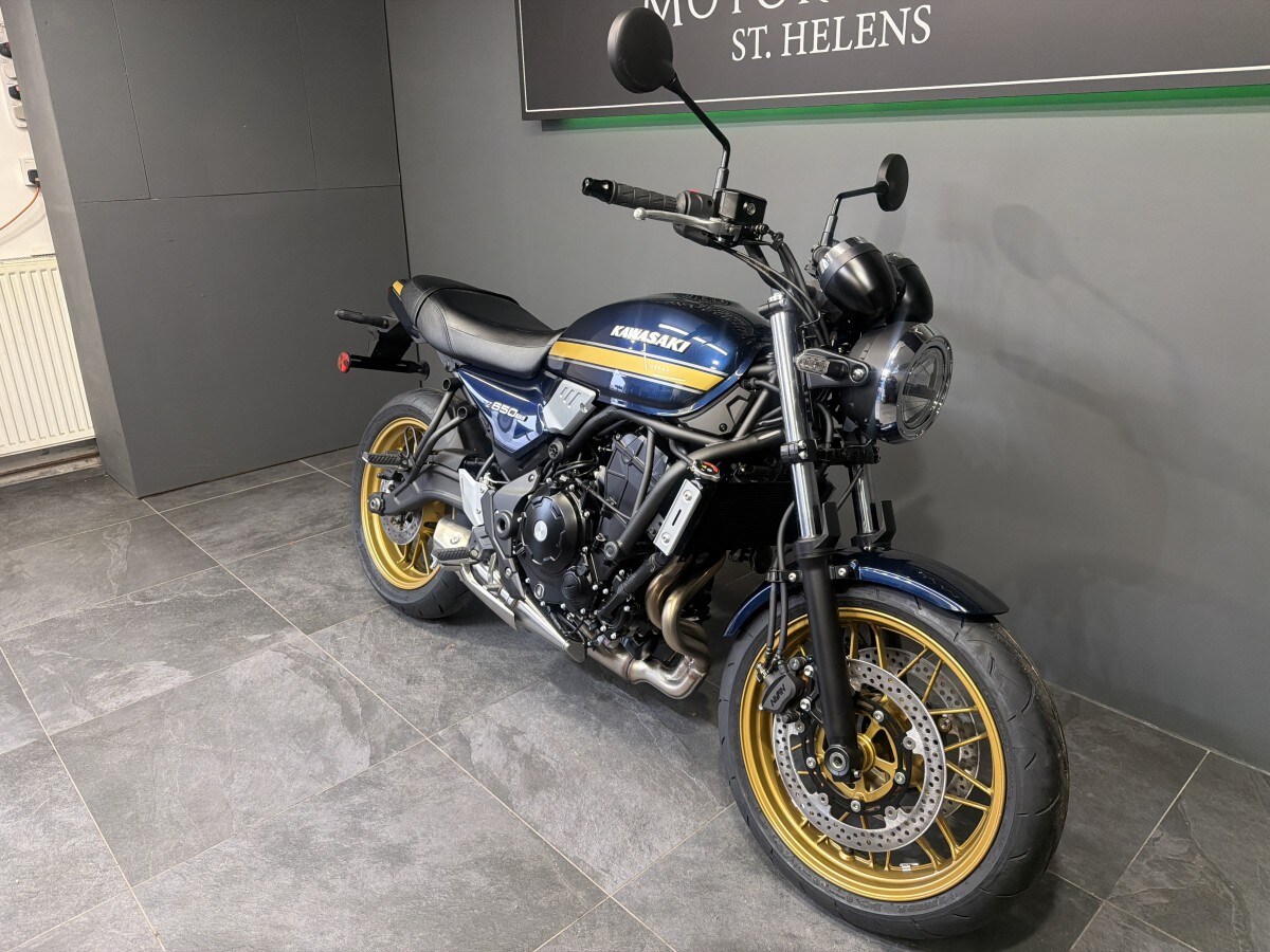 Kawasaki Z650 RS ER650RTFBB (BK1/BU1/GN1)