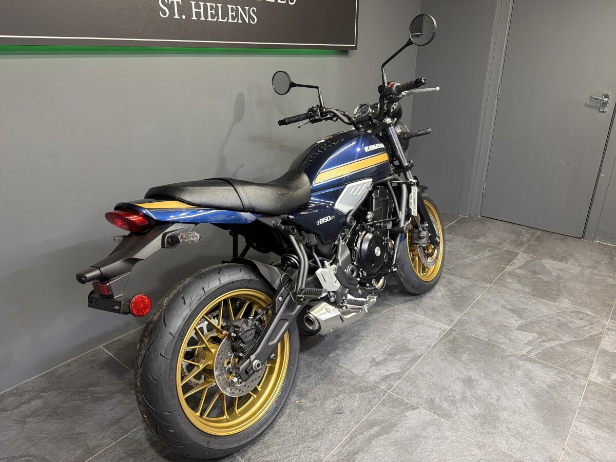 Kawasaki Z650 RS ER650RTFBB (BK1/BU1/GN1)