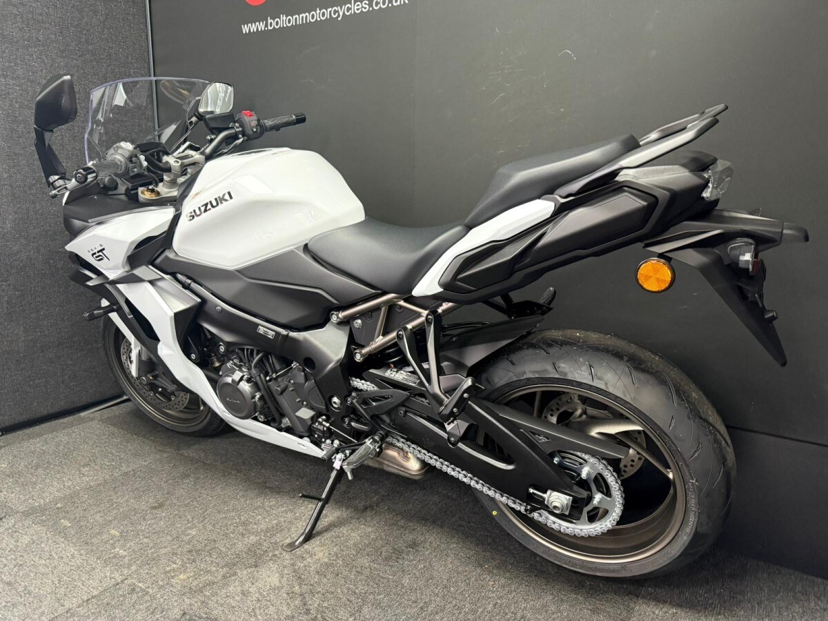Suzuki GSX-S1000 GT+