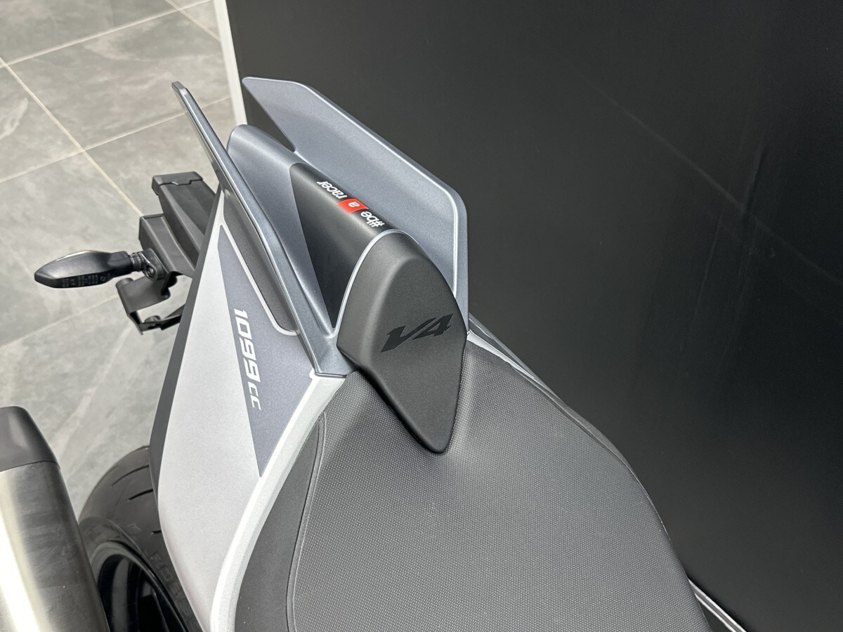 Aprilia Tuono V4 1100