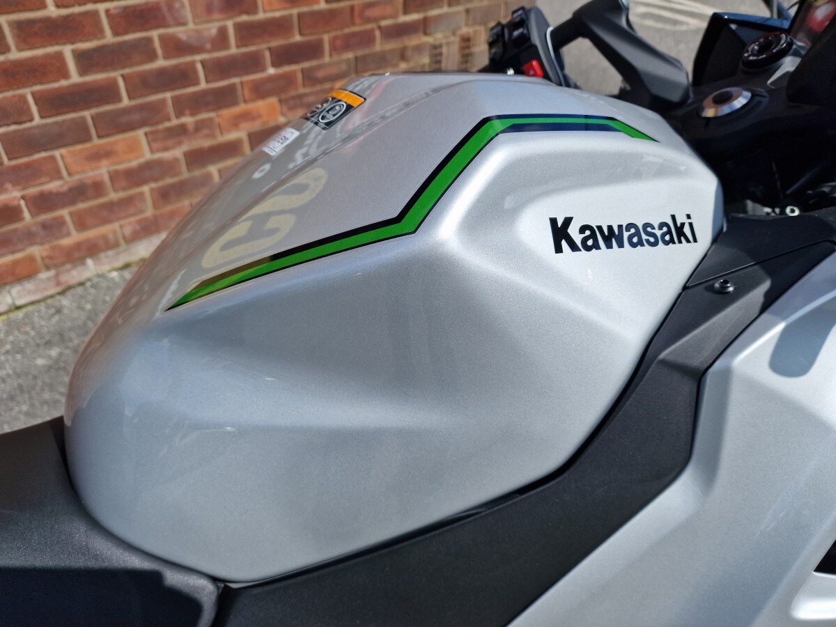 Kawasaki NINJA 7 HYBRID CX500ARFNN