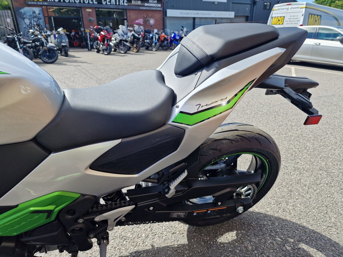 Kawasaki NINJA 7 HYBRID CX500ARFNN