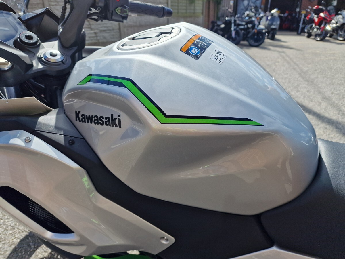 Kawasaki NINJA 7 HYBRID CX500ARFNN