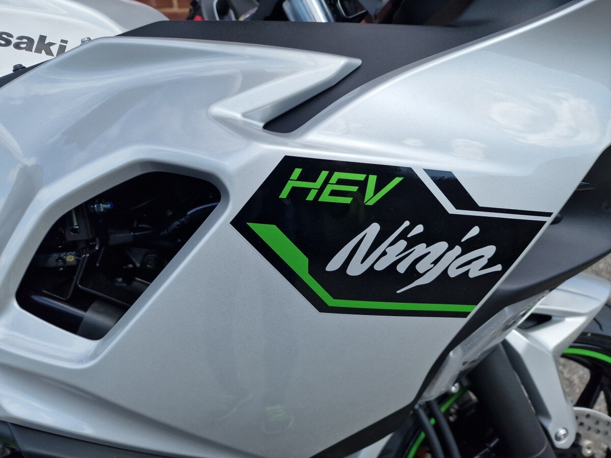 Kawasaki NINJA 7 HYBRID CX500ARFNN