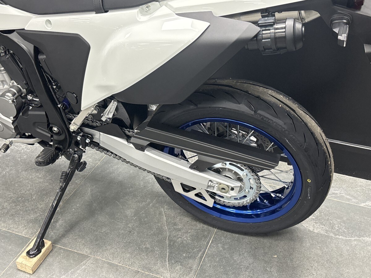 Suzuki DRZ-4SM