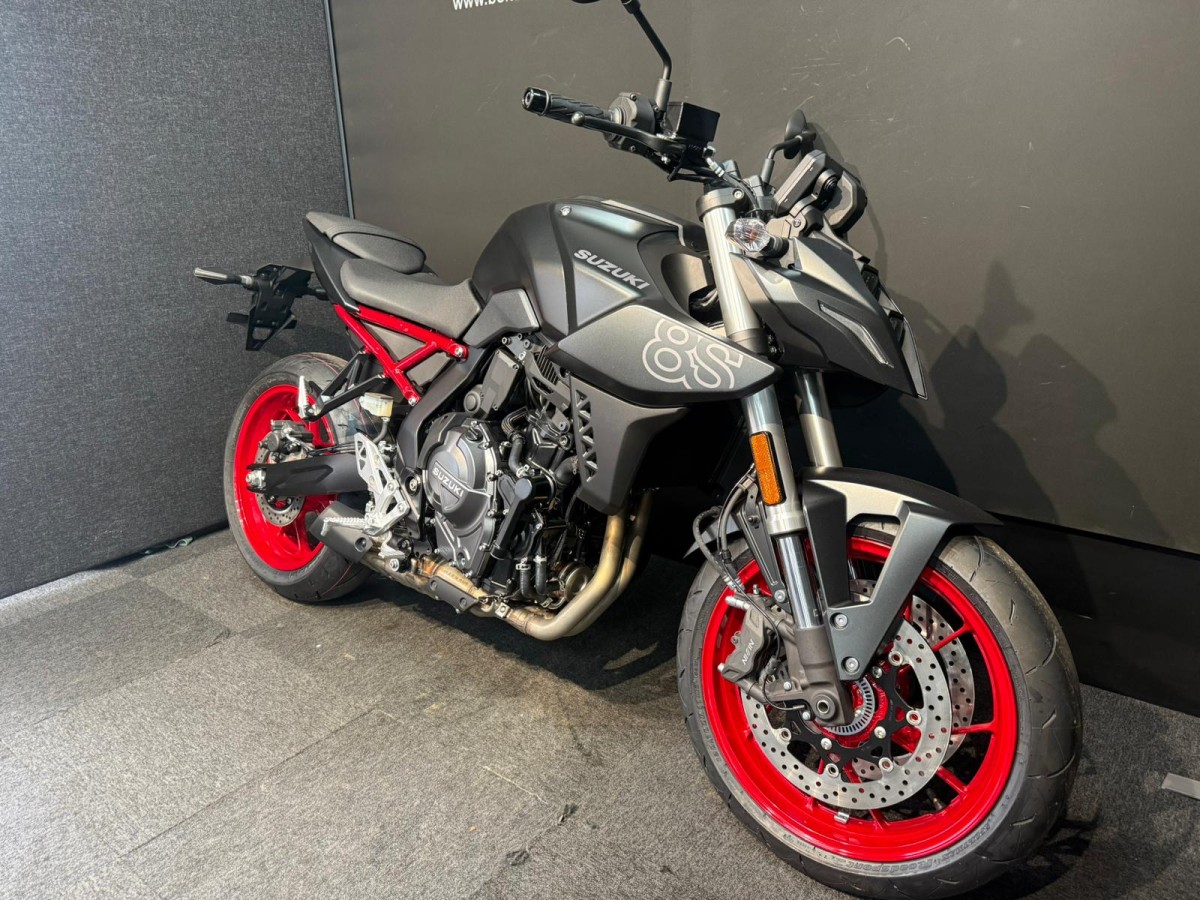 Suzuki GSX-8S