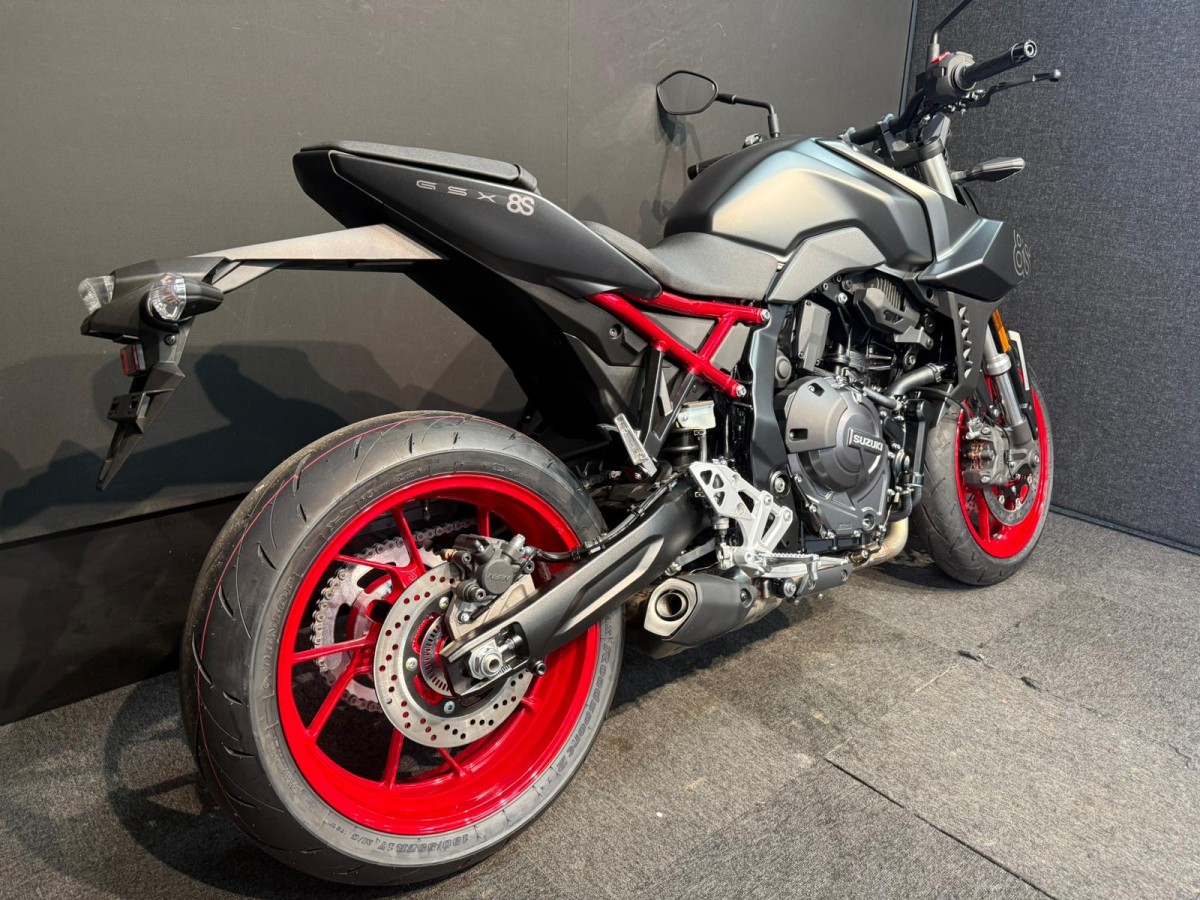 Suzuki GSX-8S