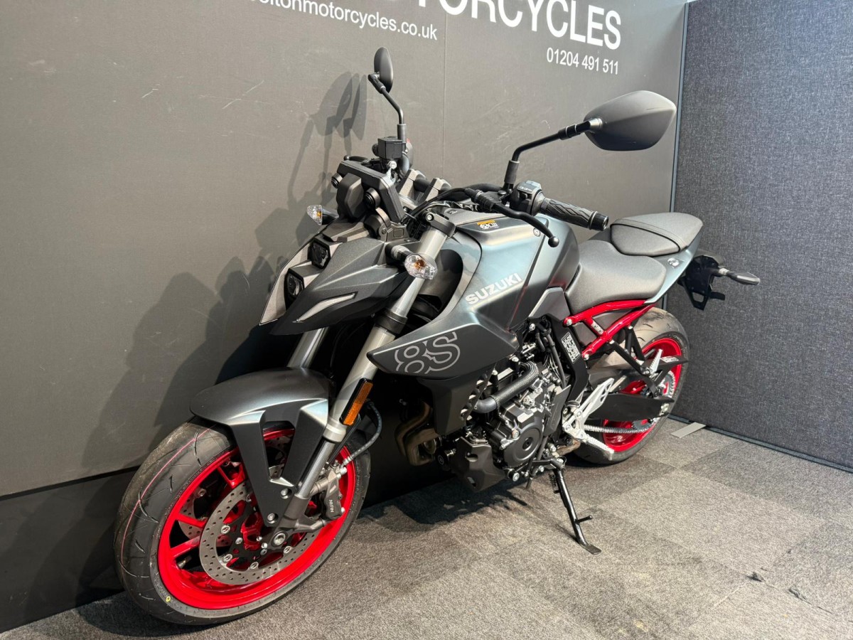 Suzuki GSX-8S