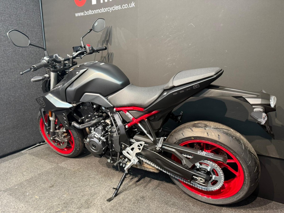 Suzuki GSX-8S