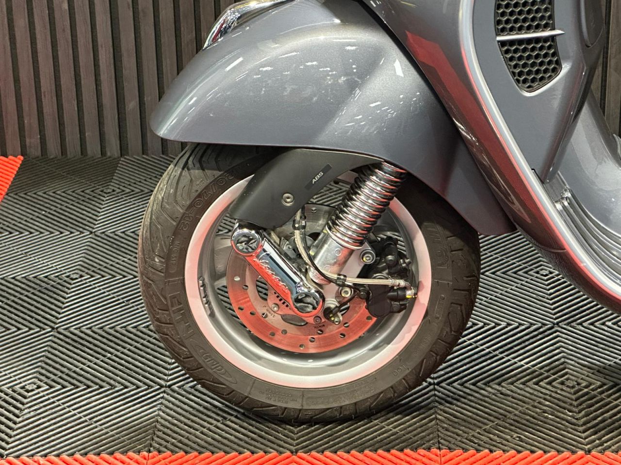 Used Piaggio Vespa GTS for sale - 78435139: Photo 17