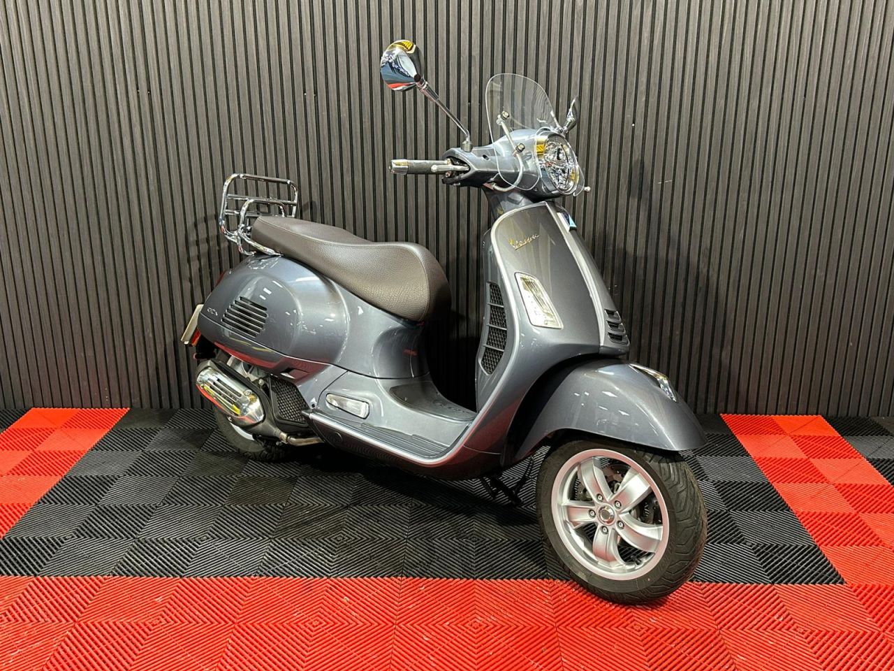 Used Piaggio Vespa GTS for sale - 78435139: Photo 8