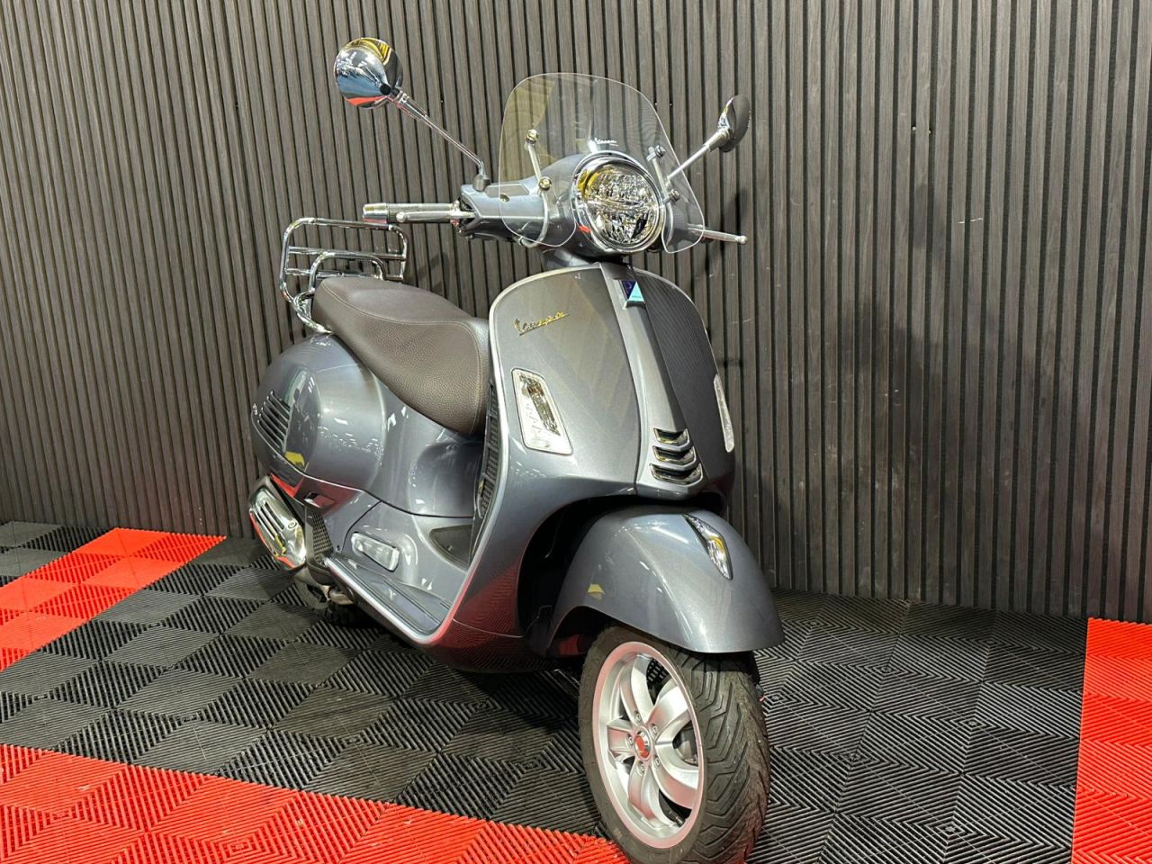 Used Piaggio Vespa GTS for sale - 78435139: Photo 9