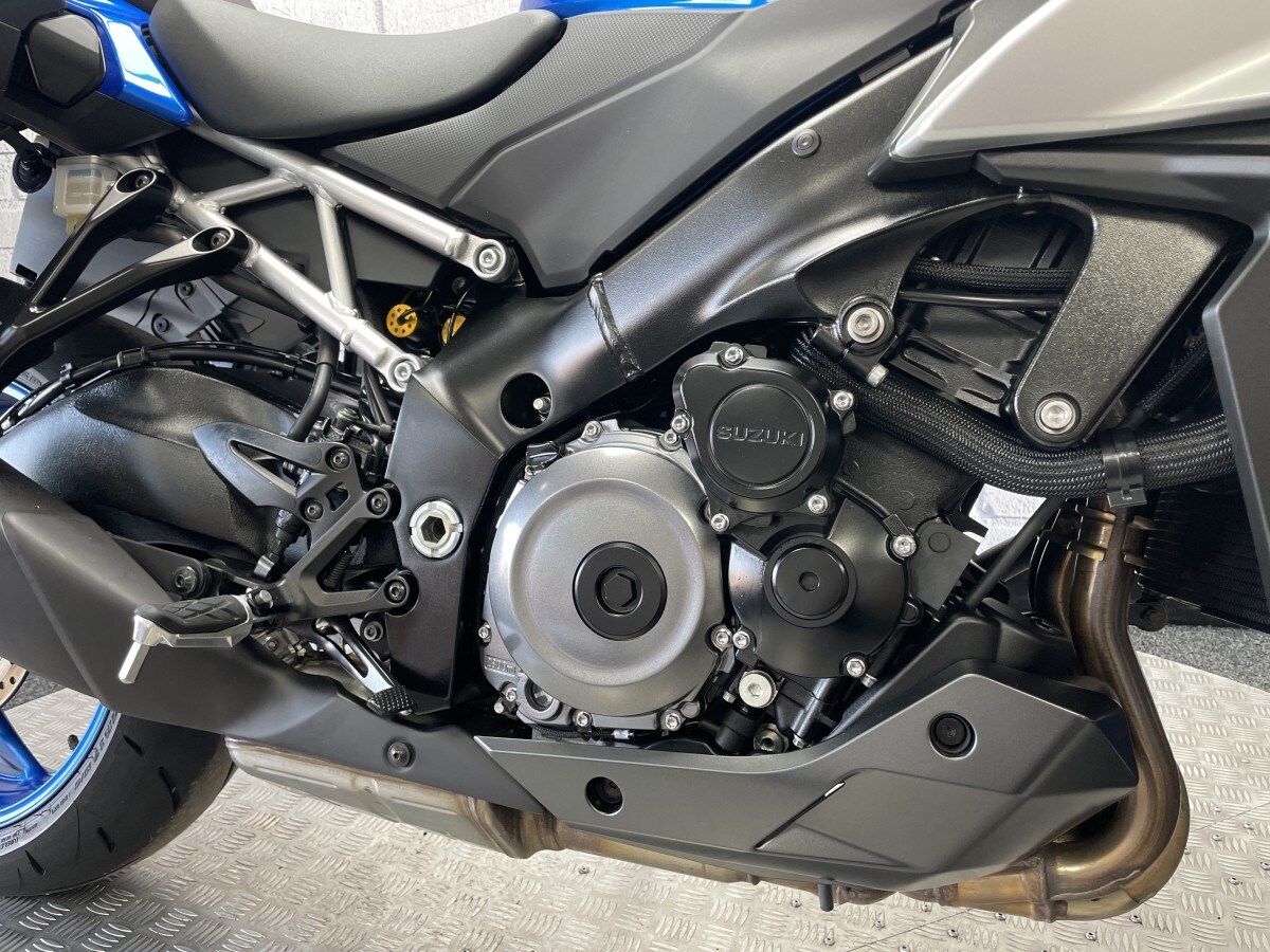 Suzuki GSX-S1000 GX+