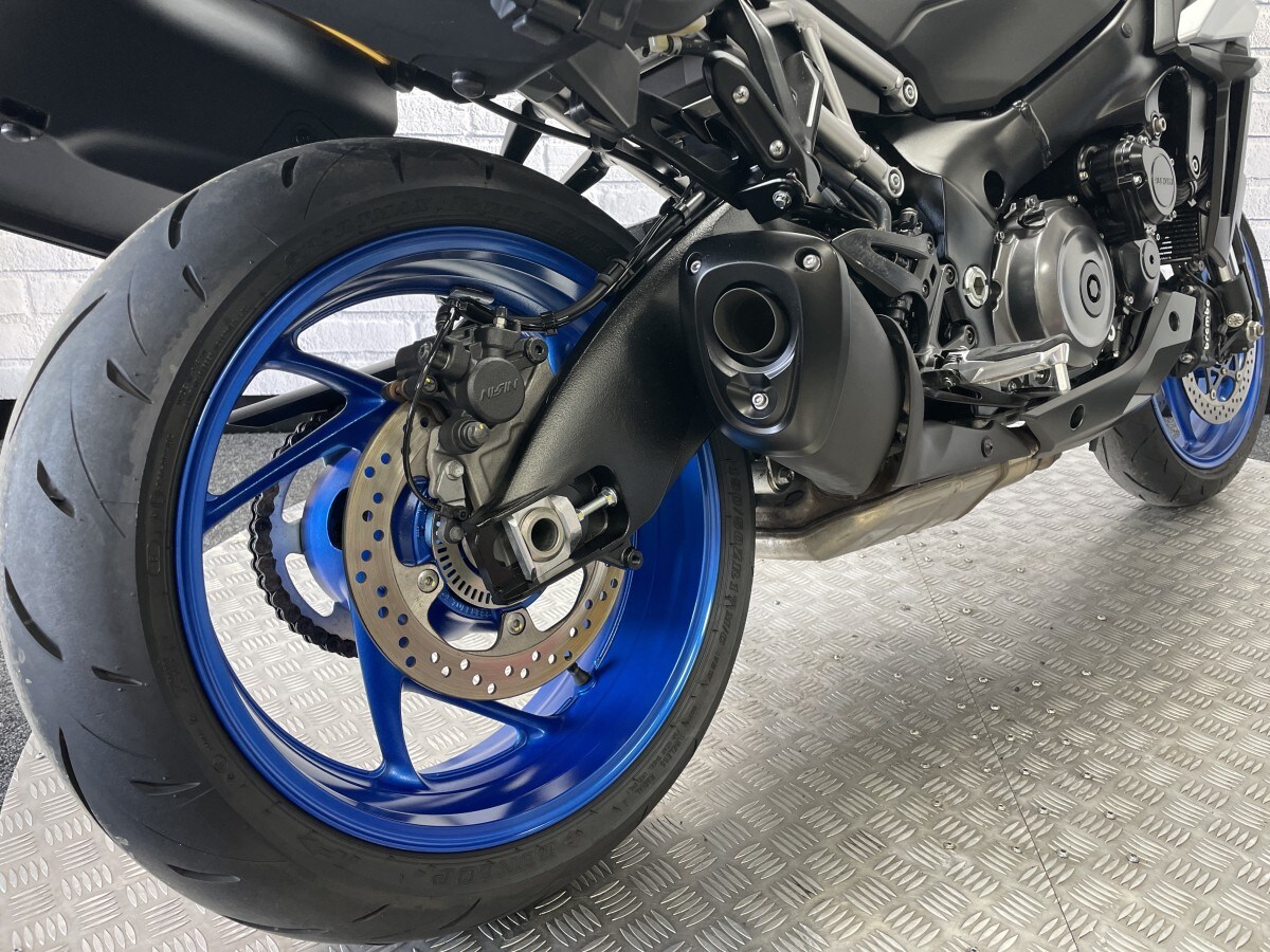 Suzuki GSX-S1000 GX+