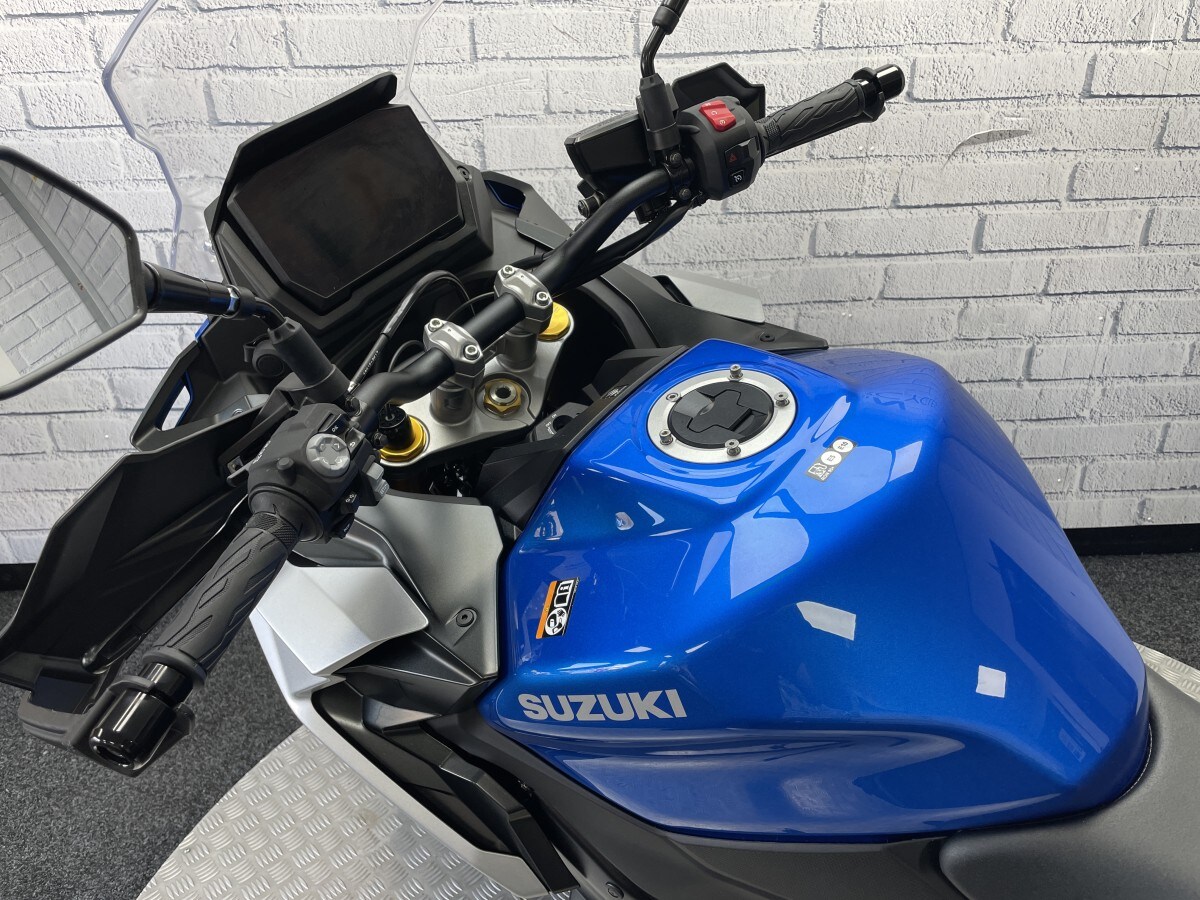 Suzuki GSX-S1000 GX+