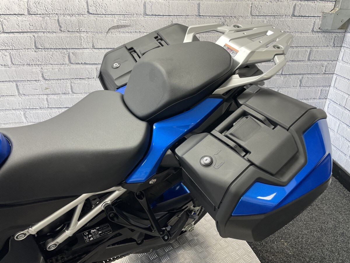 Suzuki GSX-S1000 GX+