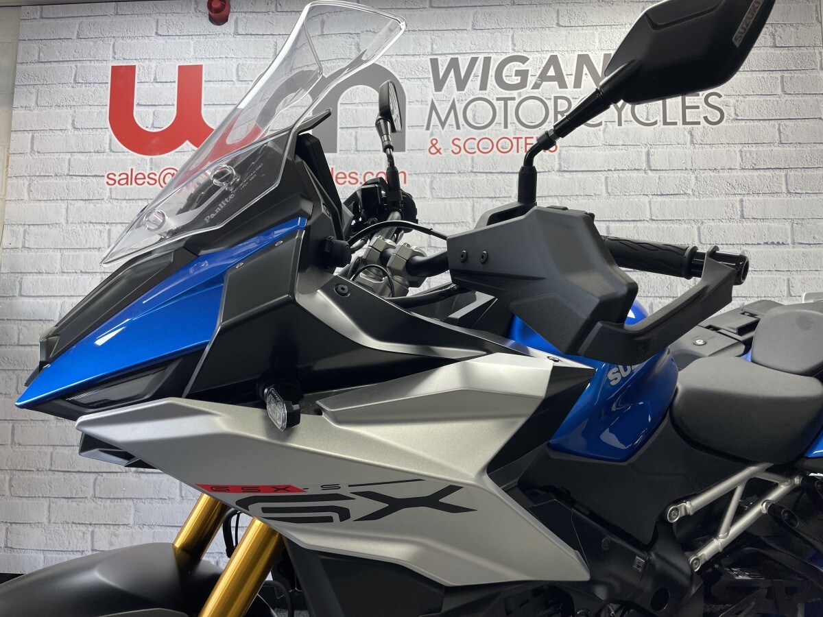 Suzuki GSX-S1000 GX+