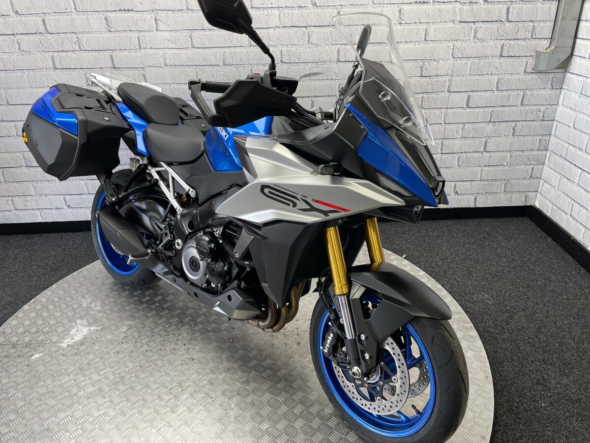 Suzuki GSX-S1000 GX+