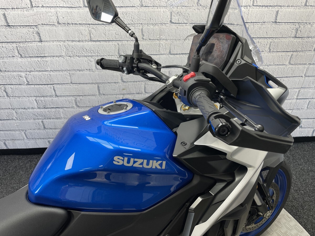Suzuki GSX-S1000 GX+