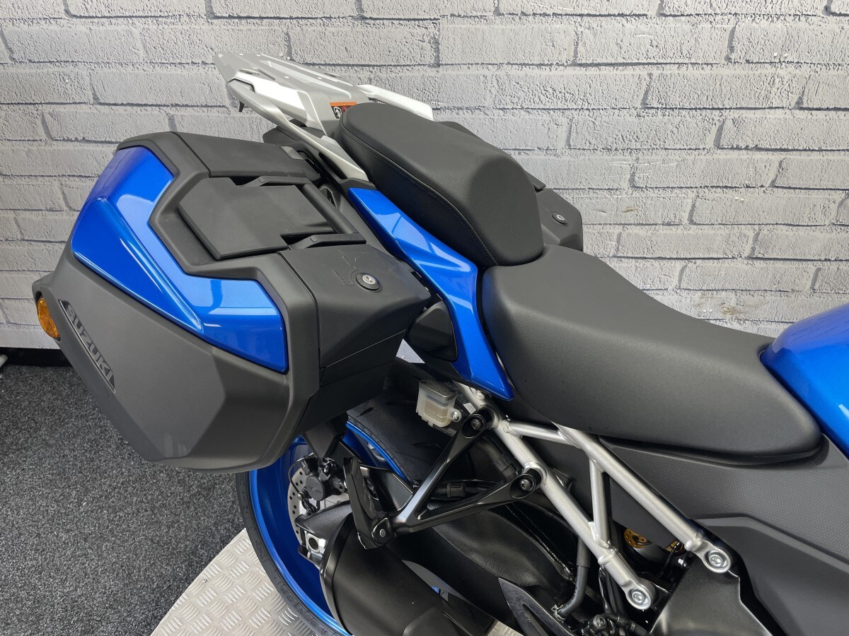 Suzuki GSX-S1000 GX+