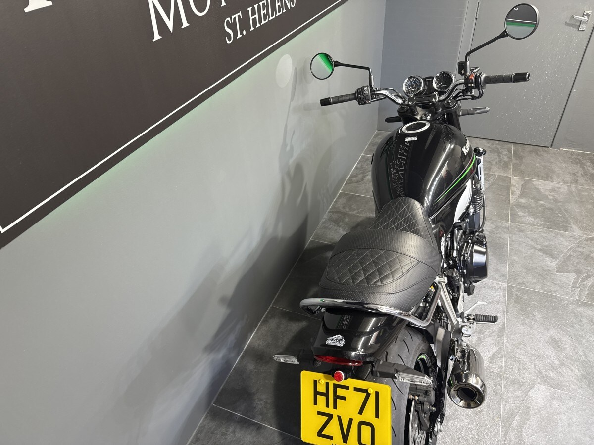 Kawasaki ZR 900 KMFNB