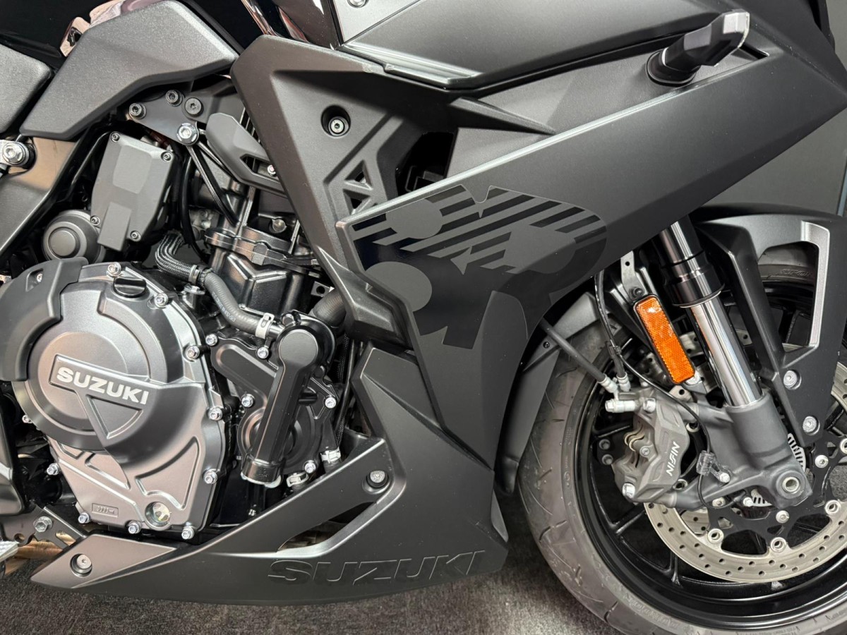 Suzuki GSX 800 FRQM4 GSX-8R